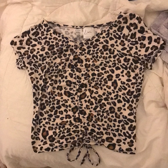 Tops - Cheetah print woman top
